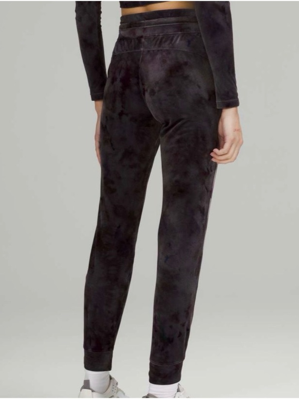 Lululemon Ready to Crush High-Rise Velour Jogger *Full Length size 8